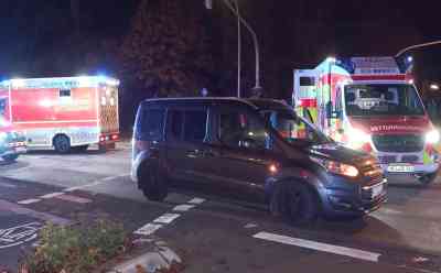 Zwei 14-jährige Mädchen vom Auto erfasst - Schwer verletzt: Unklare Aussagen über Ampelanlage - Mädchen stürzten auf die Straße - Rettungskräfte hatten kurze Anfahrt 