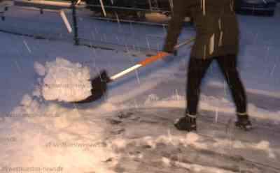 Der Winter ist zurück: Starke Schneefälle läuten Wetterwechsel ein - Mehrere Zentimeter Neuschnee in Brunsbüttel: Innerhalb weniger Minuten waren alle Straßen weiß - Räumdienste im Einsatz - O-Töne mit Anwohnern und Räumdienst - Luftbildaufnahmen 